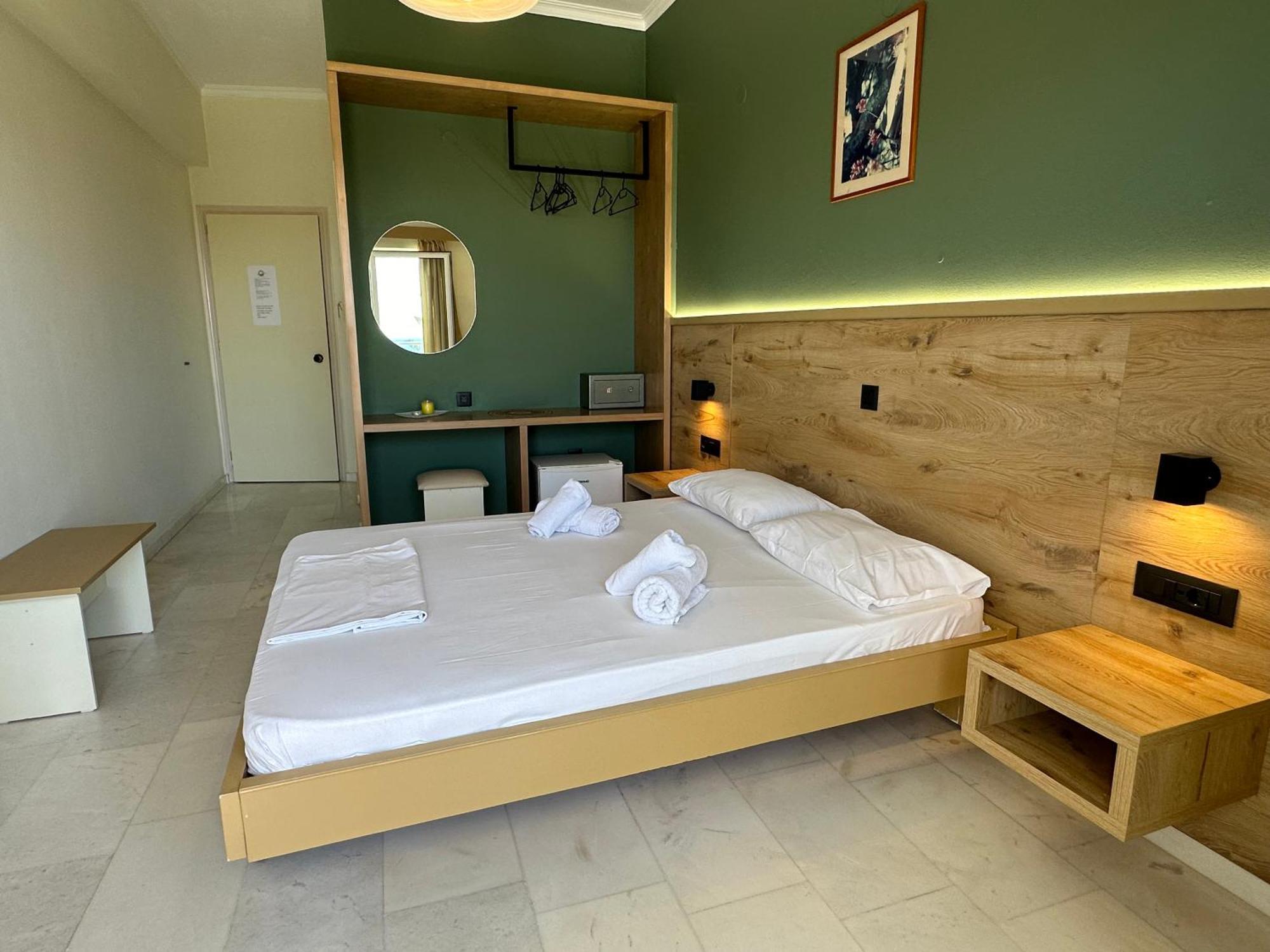 Regina Hotel Kíssamos Eksteriør bilde